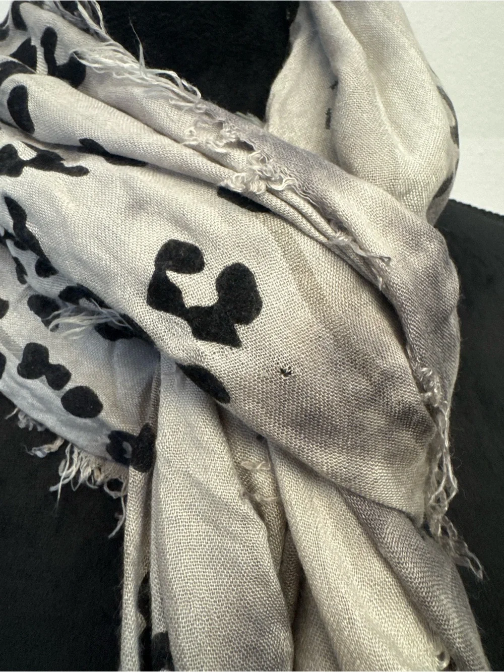 Grey Leopard Print Fashion Scarf